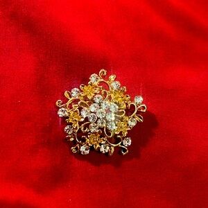 Vintage gold tone brooch